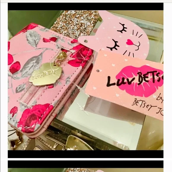 Adorable Betsy Johnson pink floral wallet - Picture 3 of 4